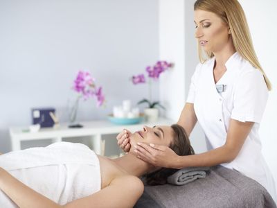 Sve vrste masaža relax masaža sportska masaža masaže za parove profesionalni maseri anticelulit masaže parcijalne ili celog tela antistres masaža