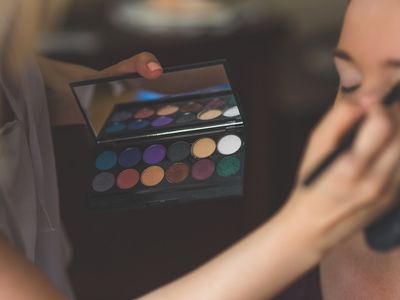 profesionalno sminkanje mac hudabeauty maybeline kylie jenner beograd rodjendani svadbe dnevna sminka vecernja sminka mature proslave 